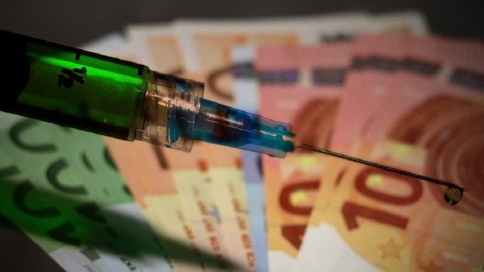 Quanto costa all'Europa il ritardo dei vaccini? 