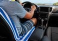 Multa per chi guida con l'asciugamano sul sedile, cosa c'è di vero e quali sono i rischi reali