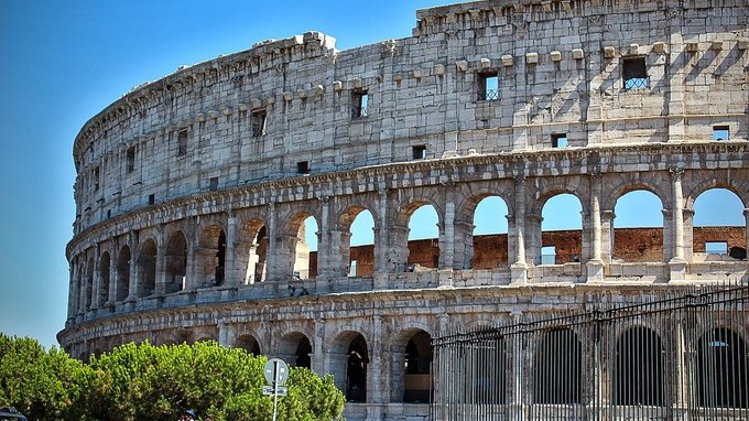 Attenzione se viaggi in queste famose mete europee. Dal 2026 ci saranno nuove tasse da pagare