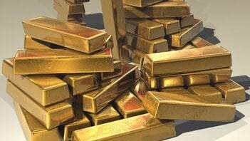 Oro sotto 4.100 dollari e Goldman taglia il target a 4.900. È il momento giusto per guardarlo di nuovo?