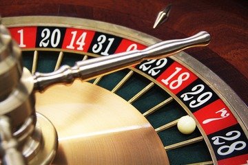 Quanto guadagna un croupier e come diventarlo