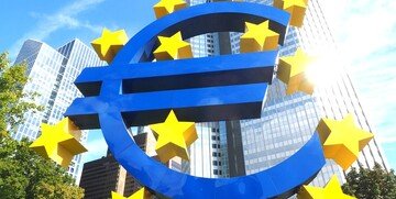 Eurozona: composito e servizi rivedono le attese