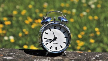 Cambio ora, come si spostano le lancette tra sabato e domenica