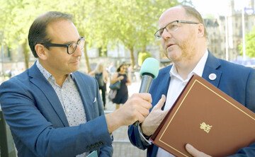 Questo politico inglese si è dimesso perché non riusciva a pagare il mutuo con 120.000 euro l'anno