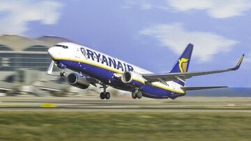 Stop all'alcol agli aeroporti o rischi una multa. La proposta di Ryanair