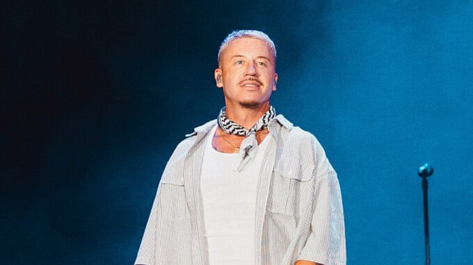 Quanto guadagna Macklemore? Il patrimonio del rapper escluso dal tour di Ed Sheeran