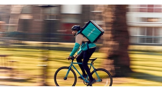 Quanto guadagna un fattorino? Lo stipendio dei rider (e chi li paga di più)