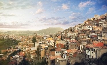 Bonus bebè, incentivi per il trasferimento e sostegno al commercio. Così i piccoli borghi cercano nuovi abitanti