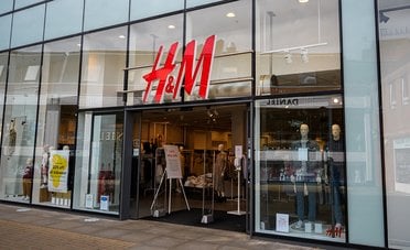 Catena di fast fashion famosissima in Italia chiude 200 negozi