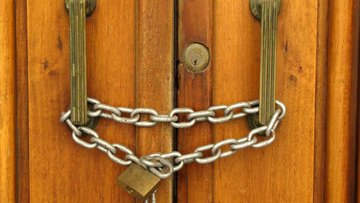 Contratto di affitto scaduto, come difendersi se gli inquilini non escono