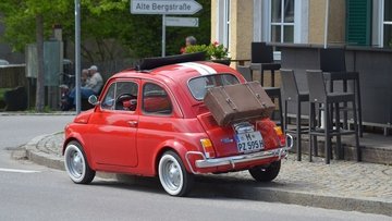 Queste targhe fantasma sono invisibili ad autovelox e Ztl, ma sono illegali