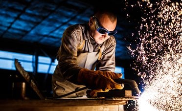 Pensioni, a che età ci va chi lavora in fabbrica e le novità per il prossimo anno