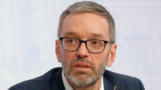 L'FPÖ troppo «filo-russo»? Le mosse dell'establishment contro il partito anti-sanzioni
