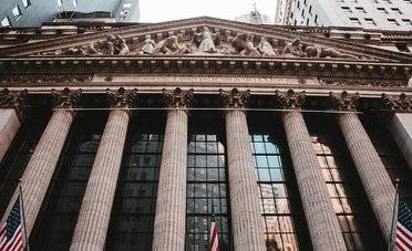 Perché gli investitori retail continuano a preferire le azioni USA?