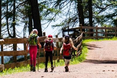 Vacanze in montagna: sì alle camminate per rigenerare corpo e mente