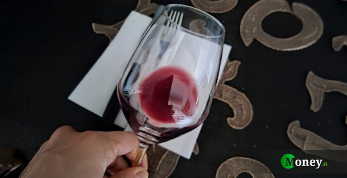 Tre passaggi fondamentali per degustare il vino (piccolo ripasso per le vacanze)