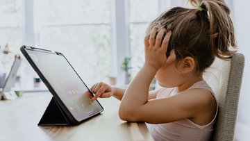 Parental control gratis, dal 21 novembre le nuove regole dell'AGCOM per i minori online