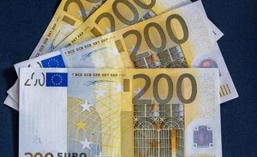 Preleva al bancomat, poi la sorpresa. La banconota da €200 è falsa