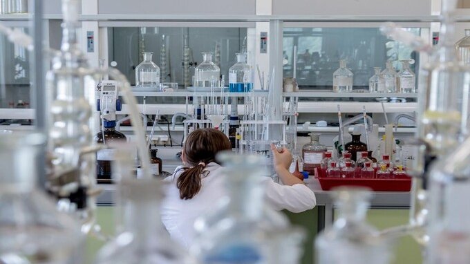 Allarme PFAS negli alimenti e non solo: dove sono e perché fanno male alla salute