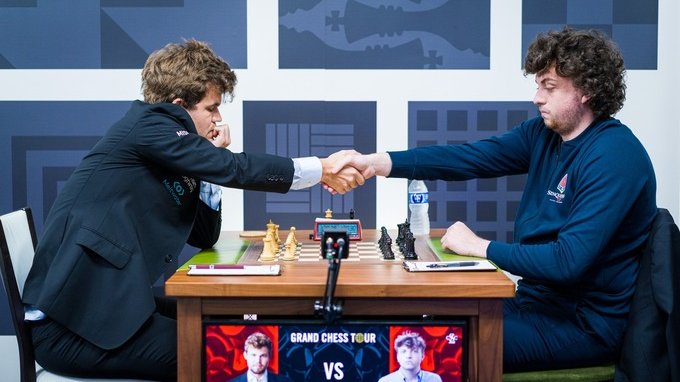Scacchi: Carlsen si ritira dopo una sola mossa con Niemann!