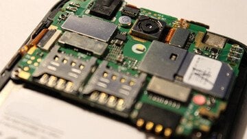 C'è più oro nel tuo vecchio telefono che nelle miniere. Fino a 800 volte di più