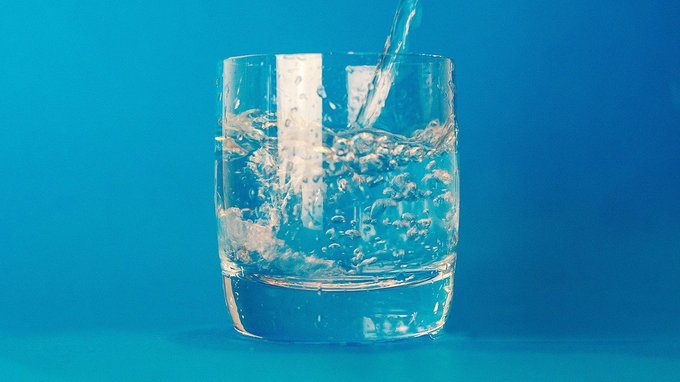 Il bar può far pagare un bicchiere d'acqua del rubinetto?