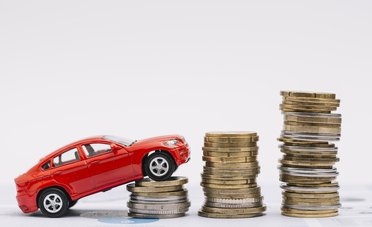 Esenzione bollo auto 2027, conviene intestare la seconda auto a un familiare per non pagare? Costi e risparmio a confronto