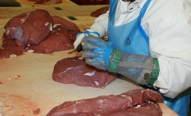 Attenzione a mangiare carne e uova. Dal 2026 saranno meno controllati