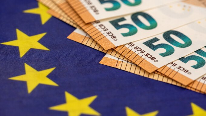 I numeri parlano chiaro. L'UE si sta danneggiando da sola