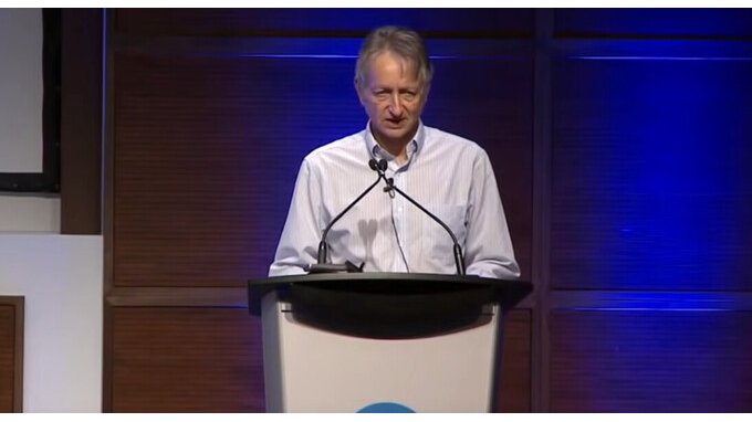 Geoffrey Hinton, padrino dell'intelligenza artificiale, lascia Google per «avvisare dei rischi della IA»