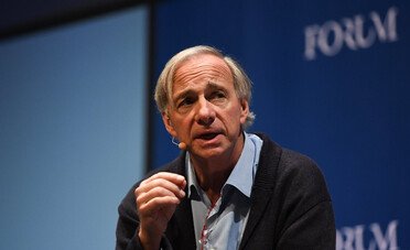 Ray Dalio investe in Bitcoin. Ecco perché sta modificando l'allocazione del suo portafoglio