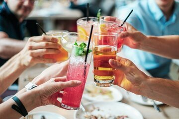 Camicia di lino per l'aperitivo: l'outfit perfetto per lui