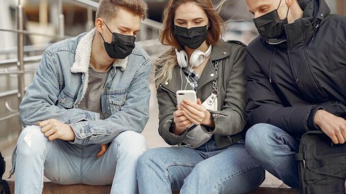 Mascherine al chiuso, green pass, vaccino e smart working: ecco tutte le regole dal 1° maggio