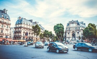 Quando le città bruciano valore: il costo economico dell'invasione delle auto