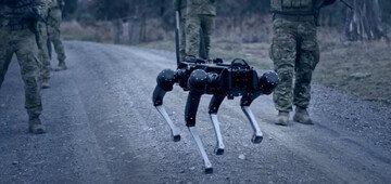 Australia: i soldati guidano con la mente i cani-robot
