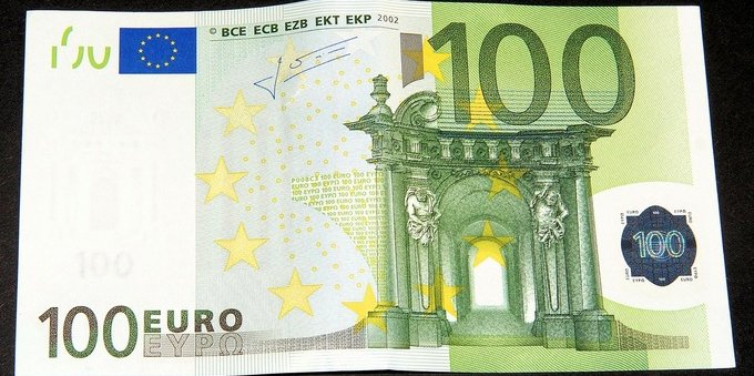 Nuove banconote da €100 e €200: come riconoscere quelle false