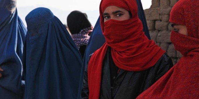 Afghanistan: così le restrizioni alle donne causano il peggior crollo economico della storia
