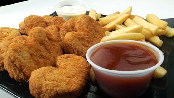 McDonald's è in difficoltà: sta per restare senza cannucce e buste di carta