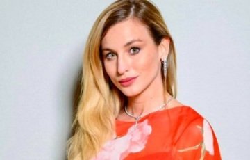 Chi è Beatrice Venezi: guadagni e curriculum della direttrice d'orchestra