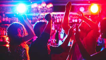 Feste clandestine a Capodanno: cosa rischia chi organizza e chi partecipa