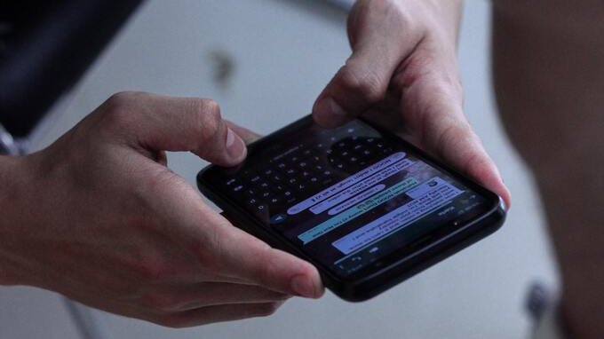 Le chat WhatsApp incastrano l'avvocato che mente