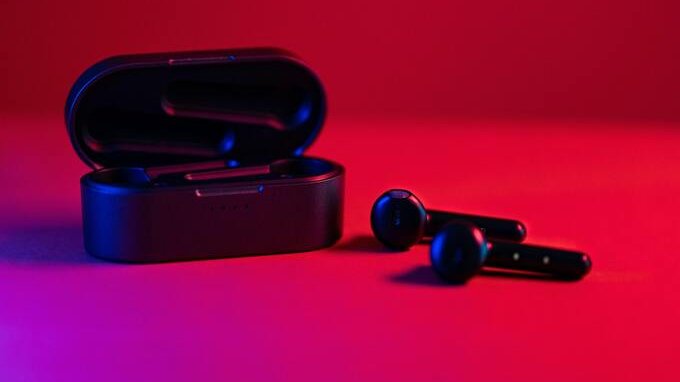 Regali di Natale: le migliori cuffie bluetooth sotto i 50 euro
