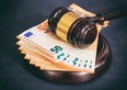 Commessa licenziata per aver rubato i punti dei clienti. Ora vuole ottenere un maxi risarcimento	