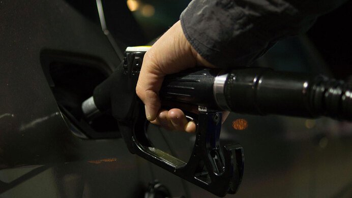 Benzina e diesel: prosegue il calo dei prezzi 