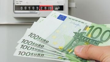 Bollette non pagate, il piano del governo Meloni: scudo per i morosi e niente distacchi per luce e gas
