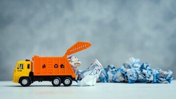 Un'azienda paga anche centinaia di euro a chi le consegna rifiuti in metallo