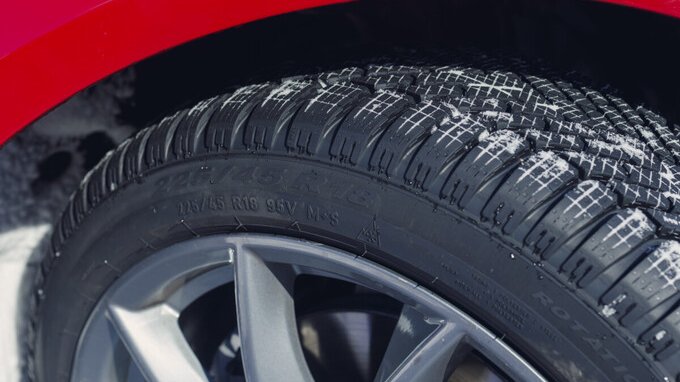 Cosa sono le gomme invernali e come riconoscerle e sceglierle