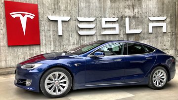 Tesla batte la crisi da microchip: nuovo record di vendite