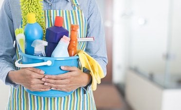Ferie colf e badanti, i diritti dei lavoratori domestici. Stipendio e quanti giorni spettano
