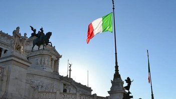 Caos banche, sale lo spread: l'Italia soffre, cosa rischia?